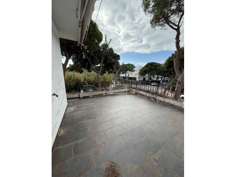 7 Zimmer Villa zu verkaufen in Gava mit Pool Garage - 1.700.000 € (Ref: 9478766)