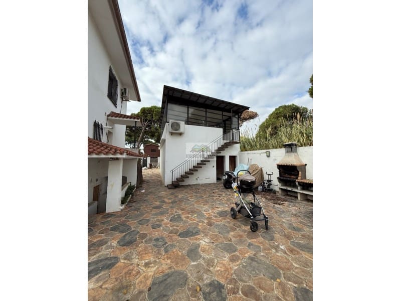 7 Zimmer Villa zu verkaufen in Gava mit Pool Garage - 1.700.000 € (Ref: 9478766)