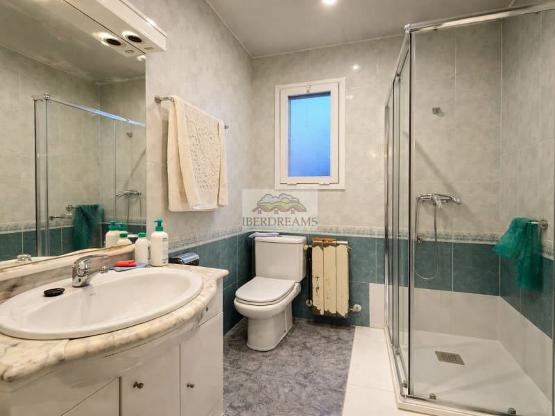 3 bedroom Townhouse for sale in Montcada i Reixac with garage - € 398,179 (Ref: 9488462)