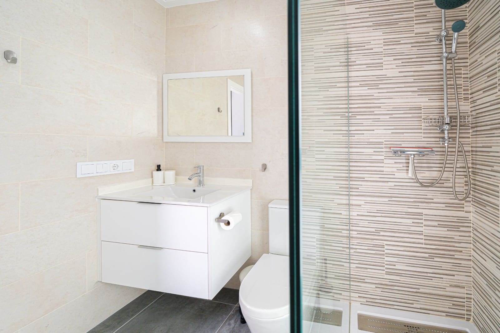 Chalet de 3 habitaciones en Daya Nueva en venta con piscina - 375.000 € (Ref: 9707895)