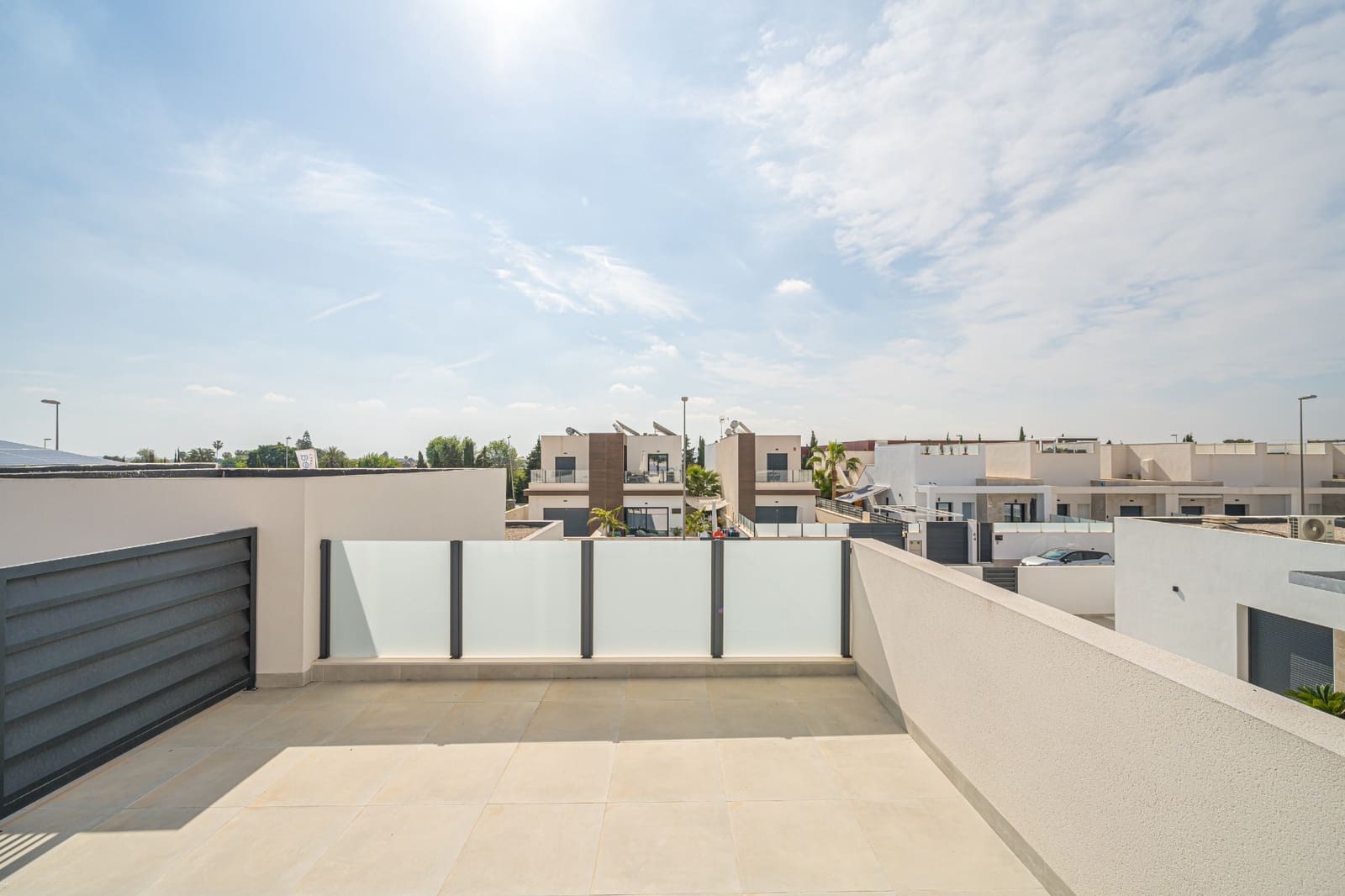 Chalet de 3 habitaciones en Daya Nueva en venta con piscina - 375.000 € (Ref: 9707895)