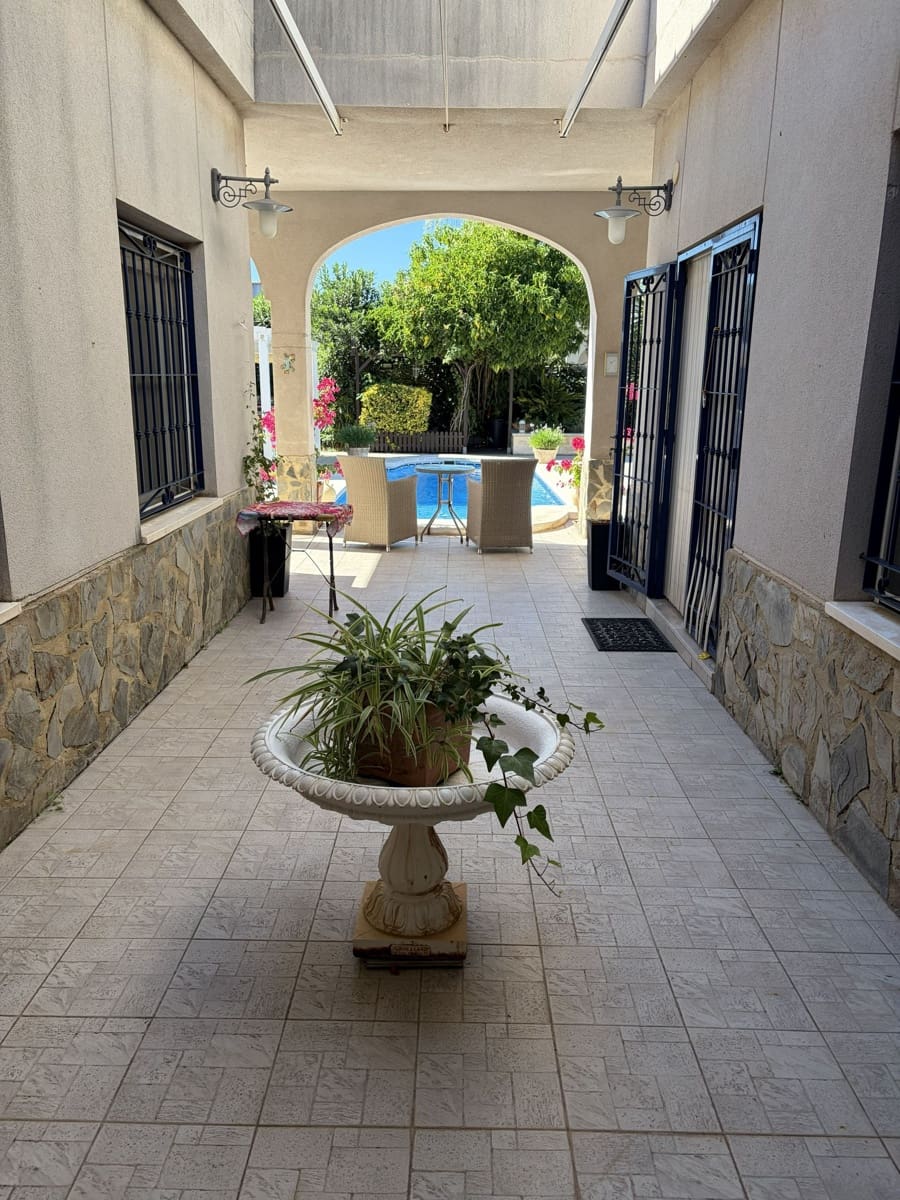 3 bedroom Villa for sale in Olocau with pool garage - € 375,000 (Ref: 10184185)