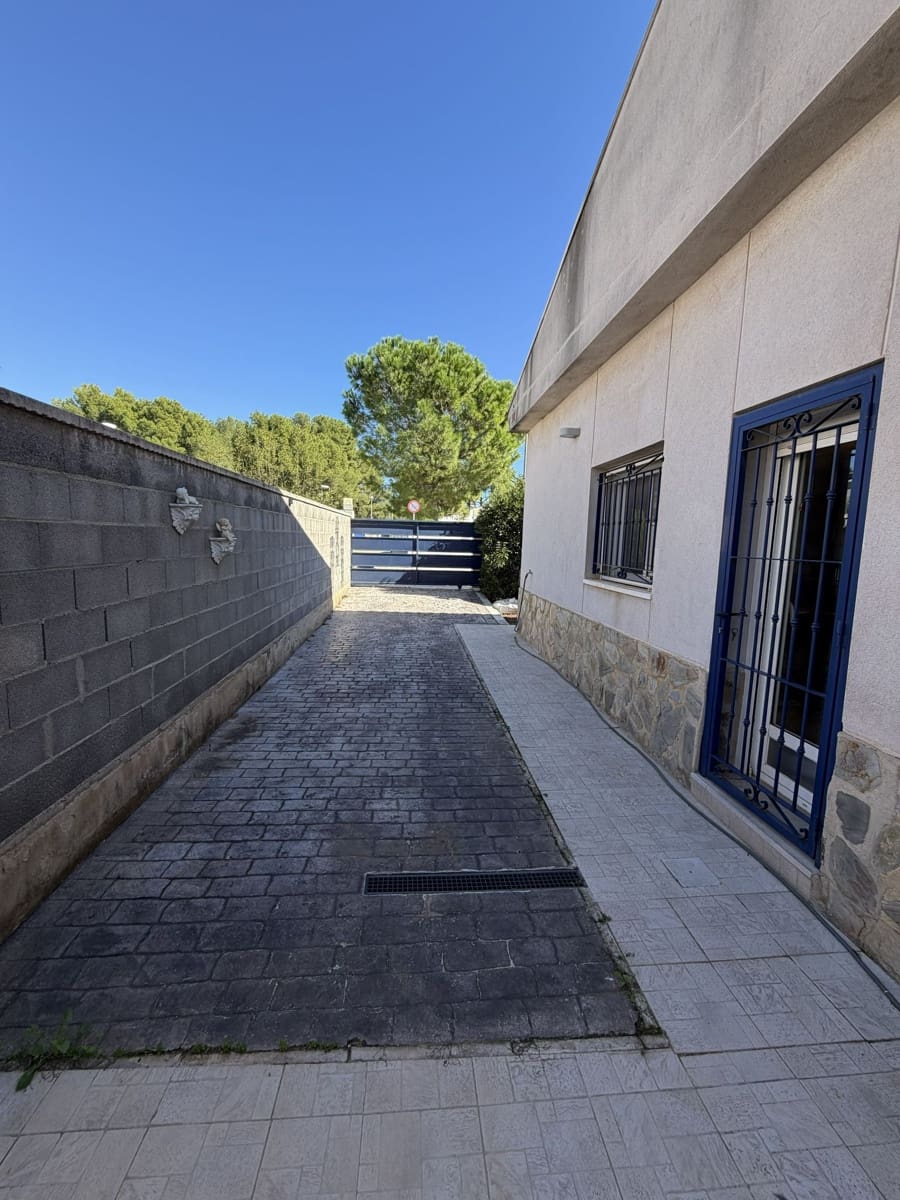 3 bedroom Villa for sale in Olocau with pool garage - € 375,000 (Ref: 10184185)