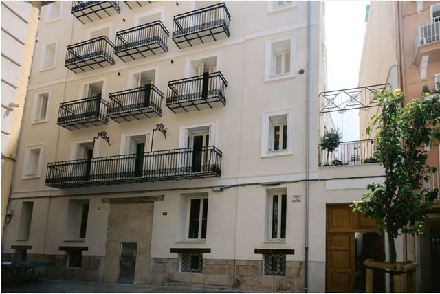 5 bedroom Townhouse for sale in Valencia city - € 1,650,000 (Ref: 9177642)