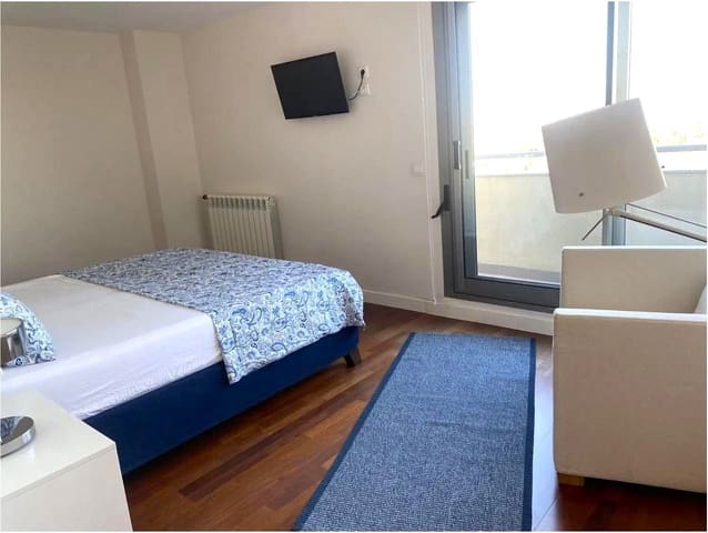 5 bedroom Townhouse for sale in Valencia city with garage - € 880,000 (Ref: 9177646)