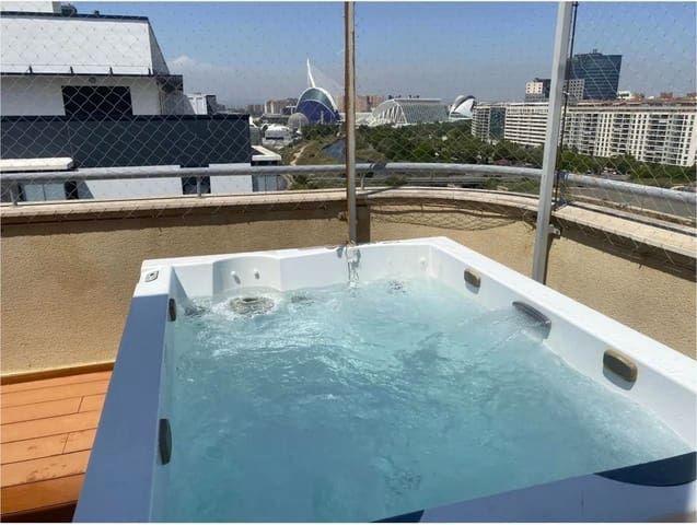 5 bedroom Townhouse for sale in Valencia city with garage - € 880,000 (Ref: 9177646)