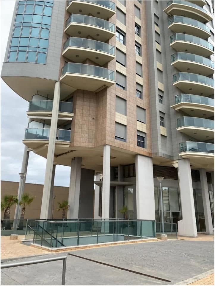 4 makuuhuone Asunto myytävänä paikassa Valencia kaupunki mukana uima-altaan 
autotalli - 548 000 € (Ref: 9177648)