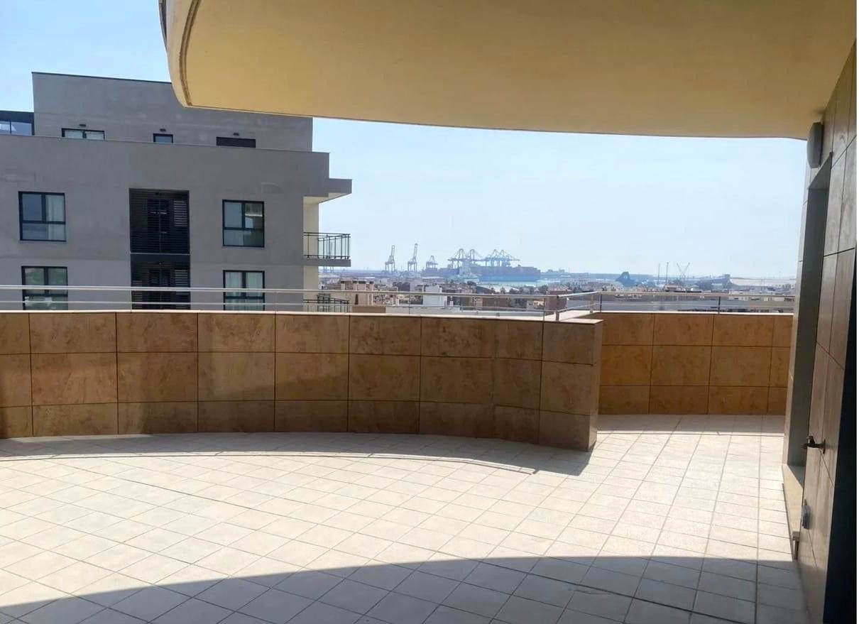 4 makuuhuone Asunto myytävänä paikassa Valencia kaupunki mukana uima-altaan 
autotalli - 548 000 € (Ref: 9177648)