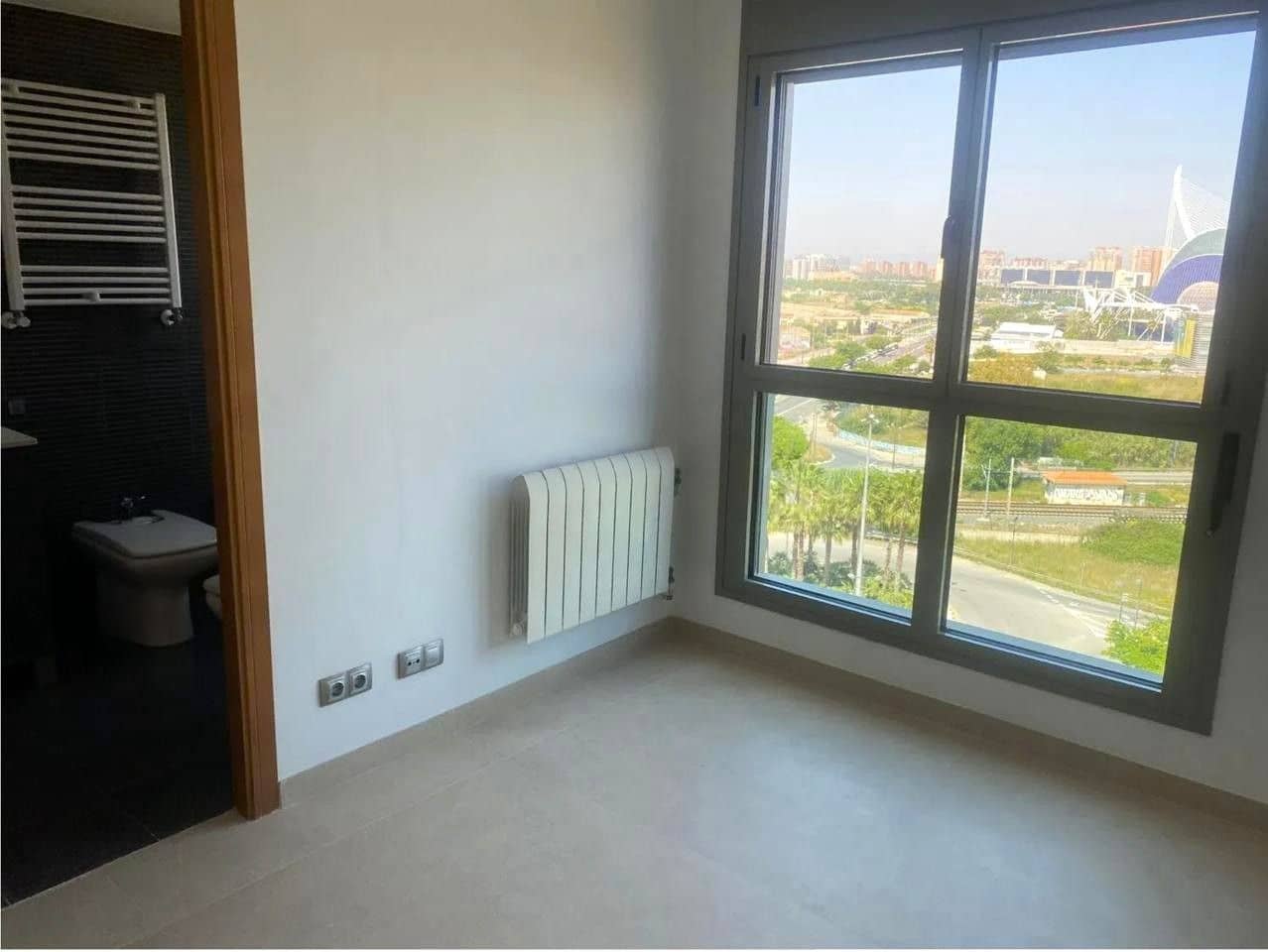 4 makuuhuone Asunto myytävänä paikassa Valencia kaupunki mukana uima-altaan 
autotalli - 548 000 € (Ref: 9177648)