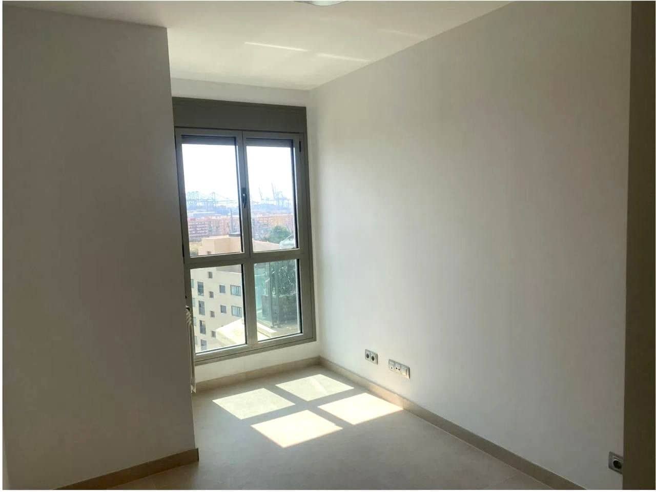 4 makuuhuone Asunto myytävänä paikassa Valencia kaupunki mukana uima-altaan 
autotalli - 548 000 € (Ref: 9177648)