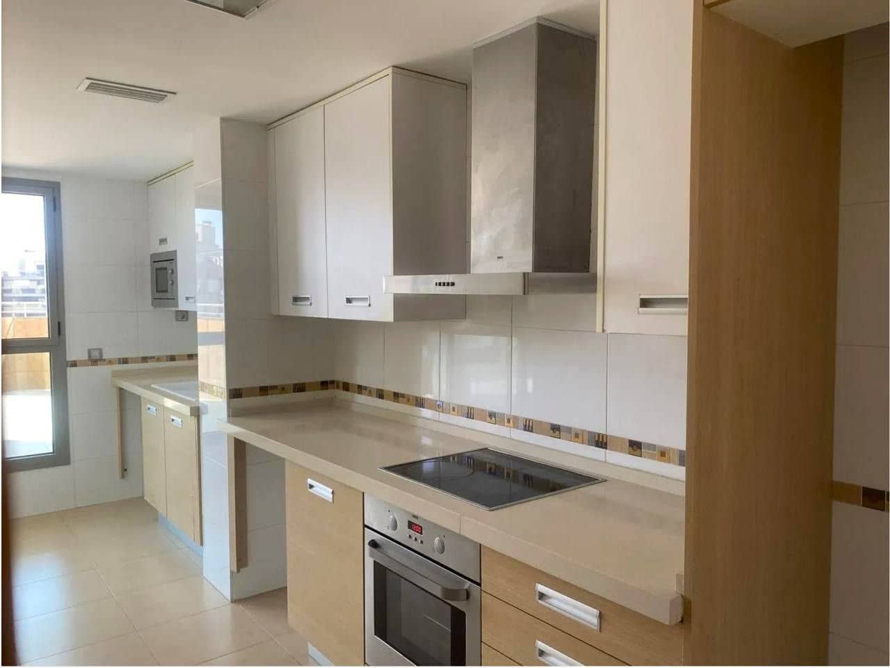 4 makuuhuone Asunto myytävänä paikassa Valencia kaupunki mukana uima-altaan 
autotalli - 548 000 € (Ref: 9177648)