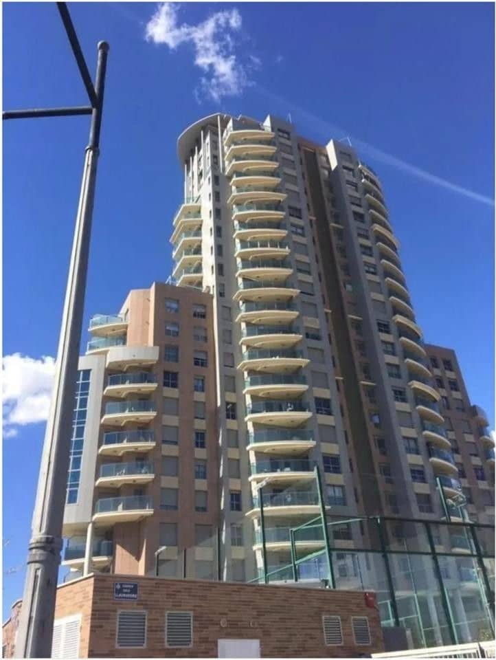 4 makuuhuone Asunto myytävänä paikassa Valencia kaupunki mukana uima-altaan 
autotalli - 548 000 € (Ref: 9177648)