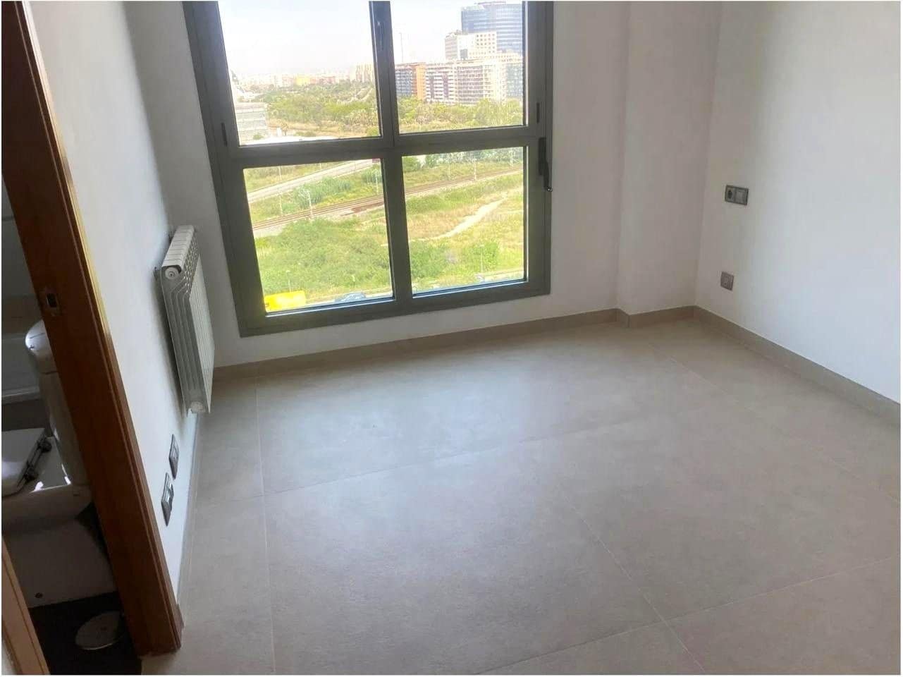 4 makuuhuone Asunto myytävänä paikassa Valencia kaupunki mukana uima-altaan 
autotalli - 548 000 € (Ref: 9177648)