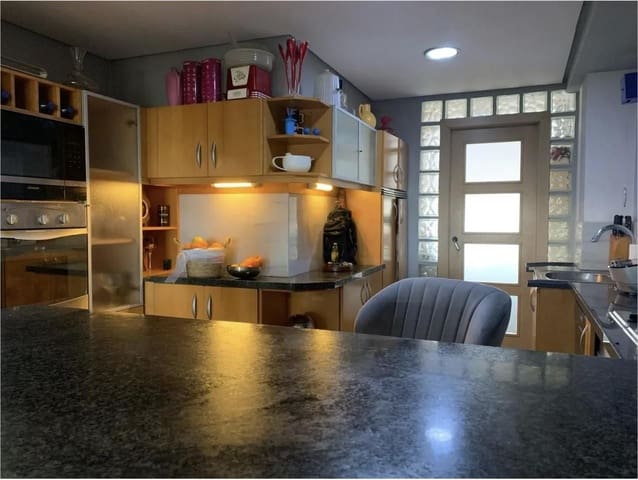 3 slaapkamer Flat te koop in Valencia stad - € 560.000 (Ref: 9183273)