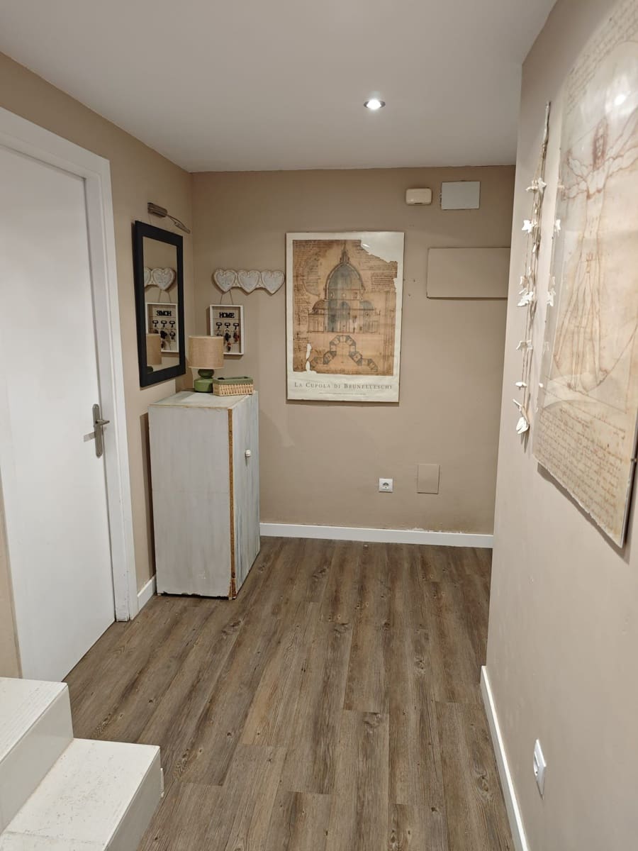 3 soveværelse Semi-Rækkehus til salg i La Pobla de Vallbona med swimmingpool garage - € 328.900 (Ref: 9208074)