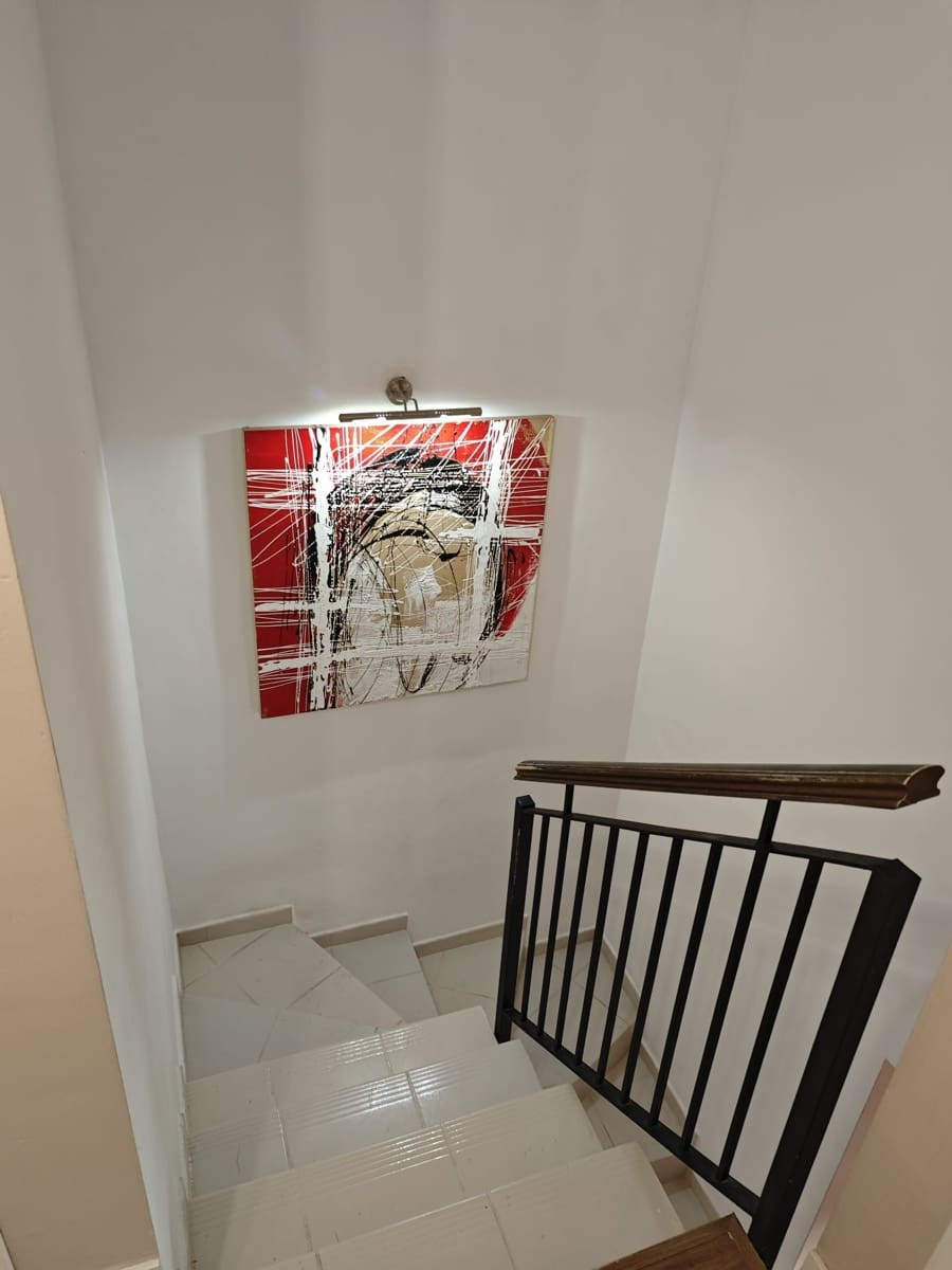 3 soveværelse Semi-Rækkehus til salg i La Pobla de Vallbona med swimmingpool garage - € 328.900 (Ref: 9208074)