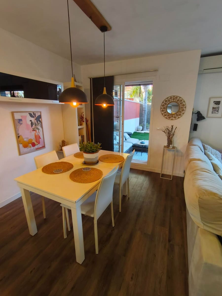 3 soveværelse Semi-Rækkehus til salg i La Pobla de Vallbona med swimmingpool garage - € 328.900 (Ref: 9208074)