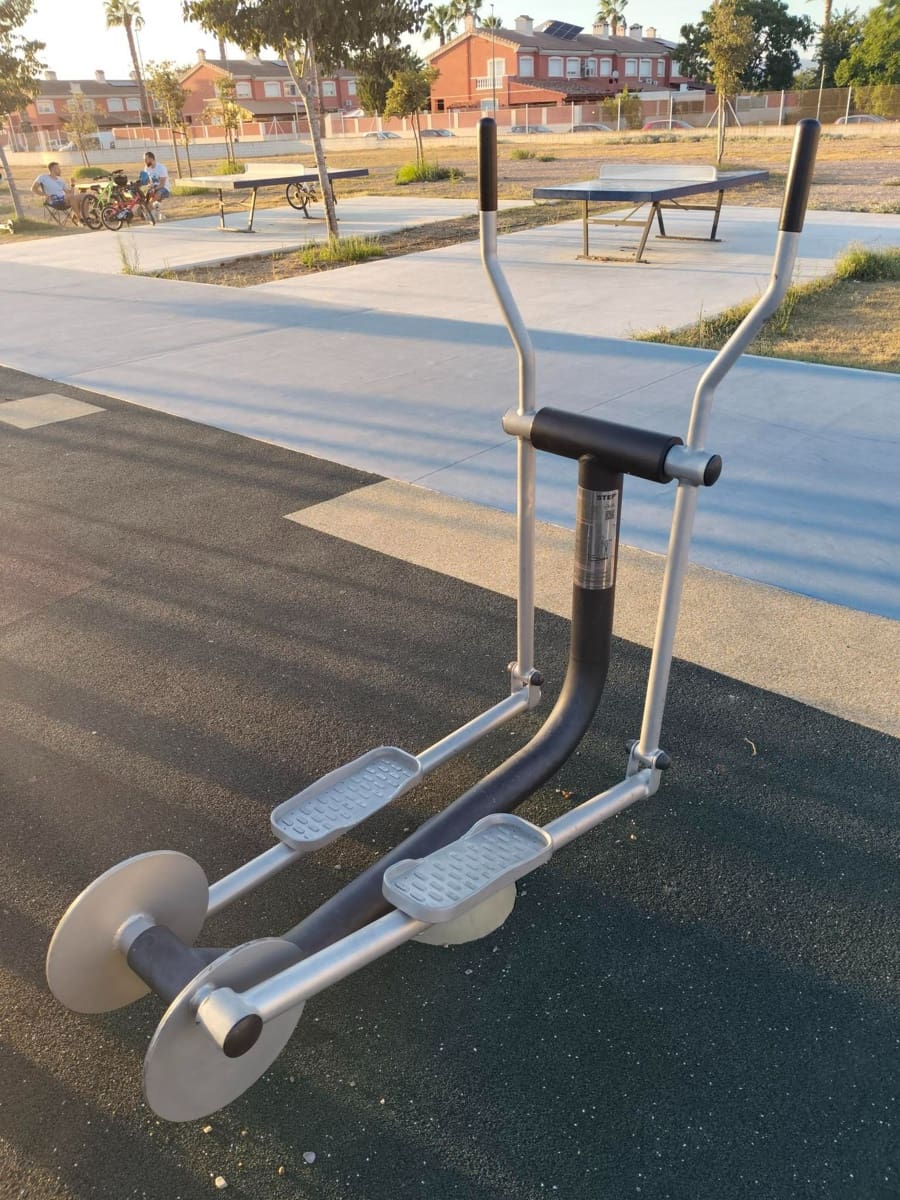 3 soveværelse Semi-Rækkehus til salg i La Pobla de Vallbona med swimmingpool garage - € 328.900 (Ref: 9208074)