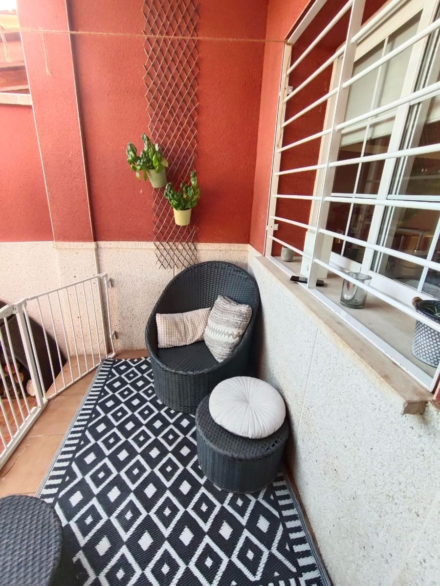 3 soveværelse Semi-Rækkehus til salg i La Pobla de Vallbona med swimmingpool garage - € 328.900 (Ref: 9208074)