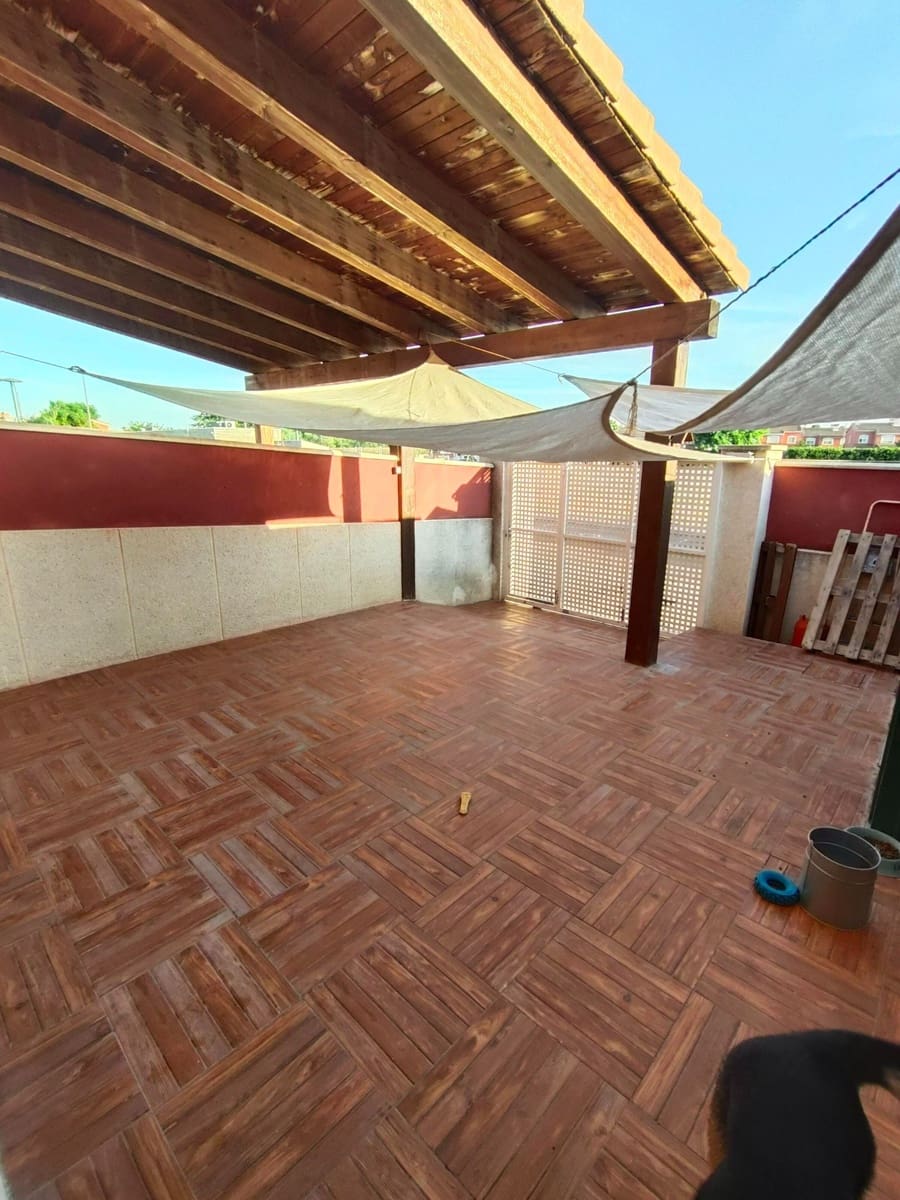 3 soveværelse Semi-Rækkehus til salg i La Pobla de Vallbona med swimmingpool garage - € 328.900 (Ref: 9208074)