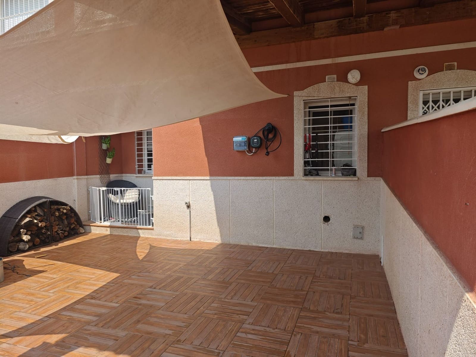 3 soveværelse Semi-Rækkehus til salg i La Pobla de Vallbona med swimmingpool garage - € 328.900 (Ref: 9208074)