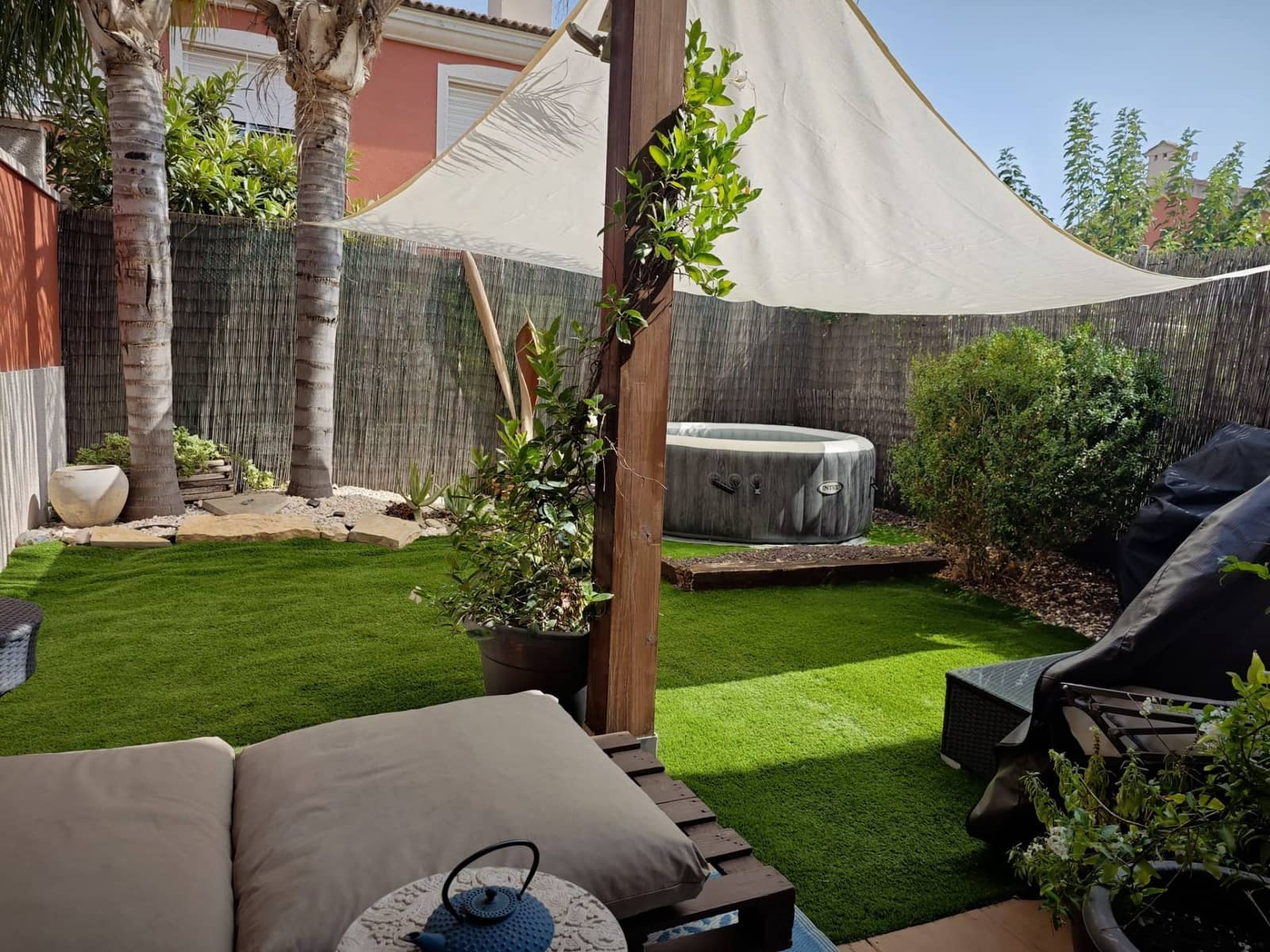 3 soveværelse Semi-Rækkehus til salg i La Pobla de Vallbona med swimmingpool garage - € 328.900 (Ref: 9208074)