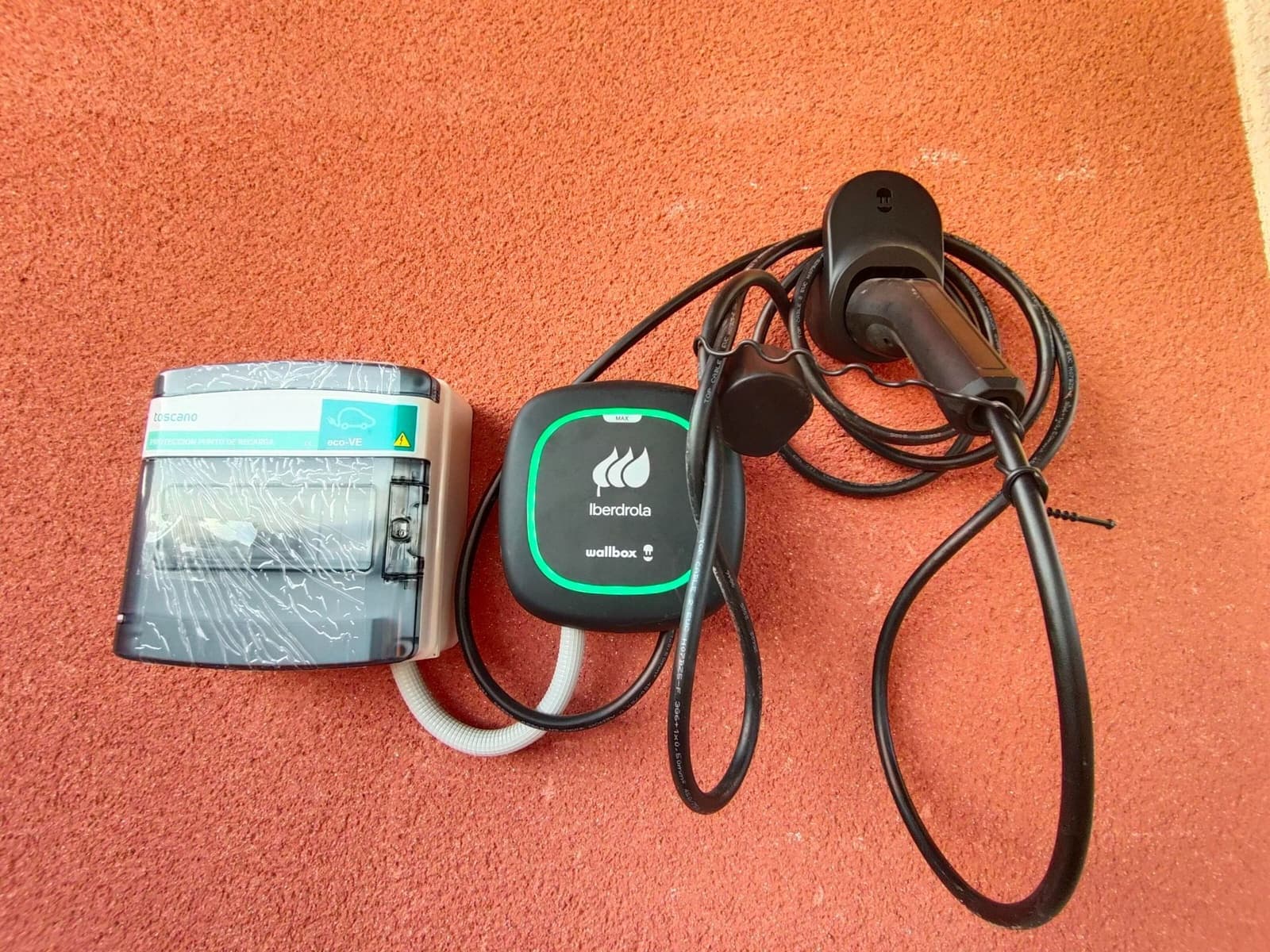 3 soveværelse Semi-Rækkehus til salg i La Pobla de Vallbona med swimmingpool garage - € 328.900 (Ref: 9208074)