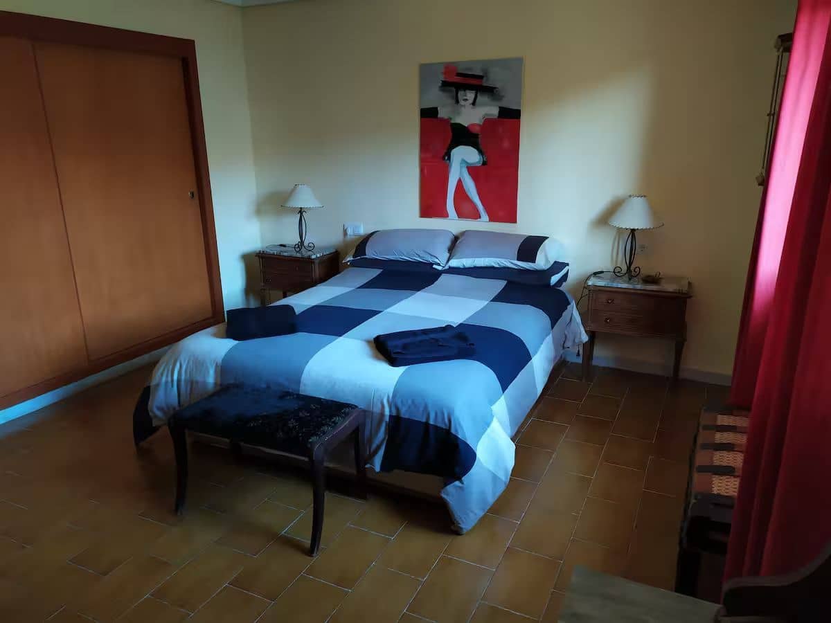 9 bedroom Villa for sale in Serra with pool garage - € 449,000 (Ref: 9433054)