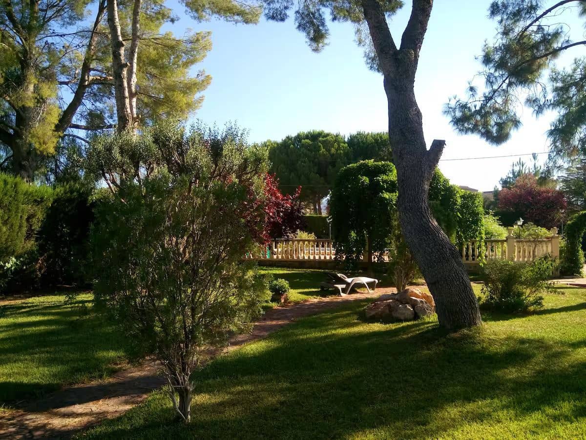 9 bedroom Villa for sale in Serra with pool garage - € 449,000 (Ref: 9433054)