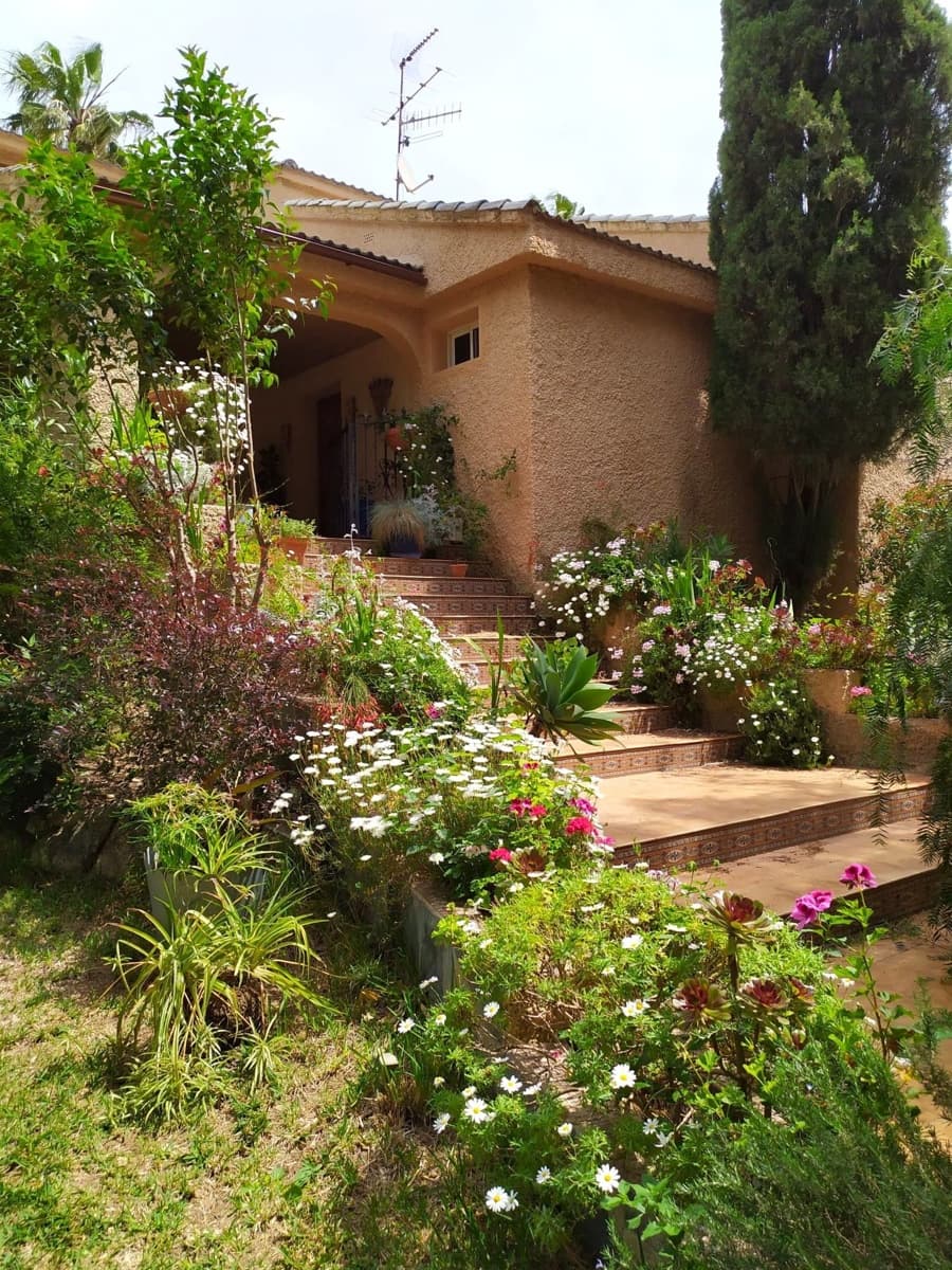 9 bedroom Villa for sale in Serra with pool garage - € 449,000 (Ref: 9433054)