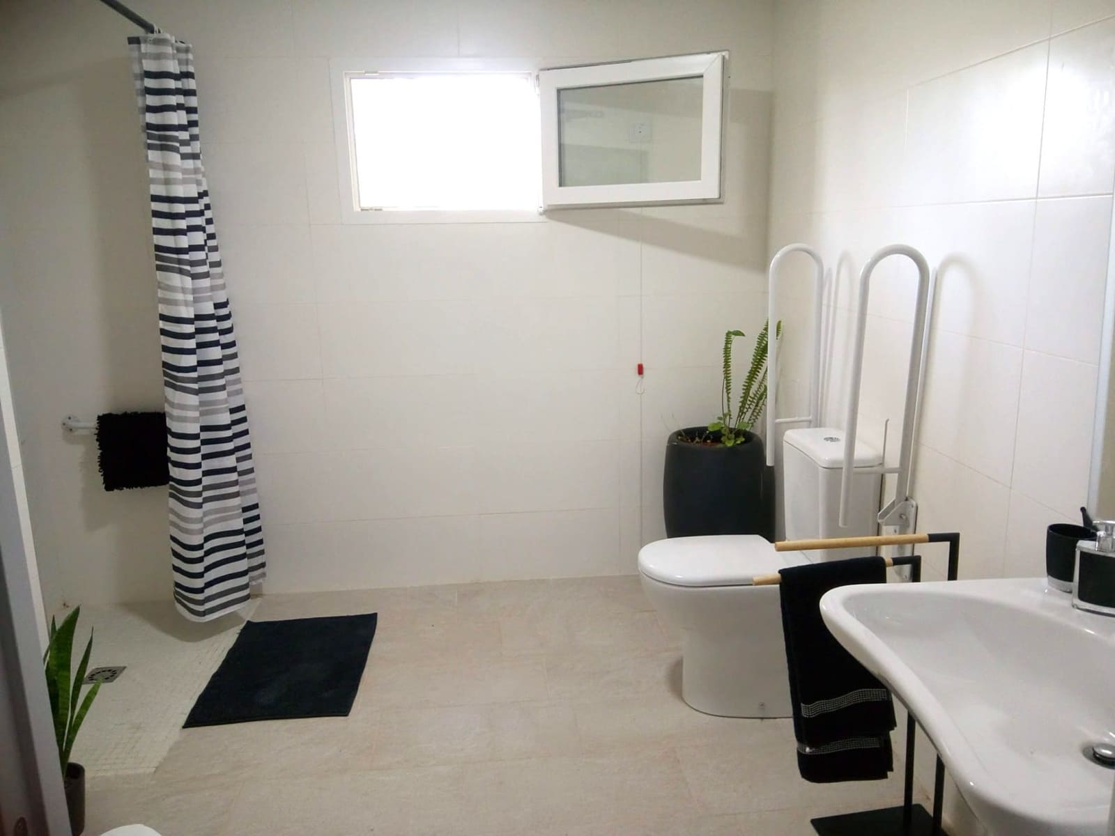 9 bedroom Villa for sale in Serra with pool garage - € 449,000 (Ref: 9433054)