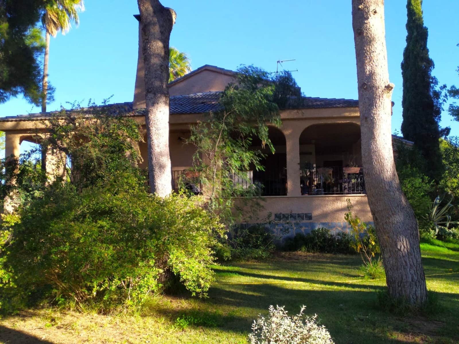 9 bedroom Villa for sale in Serra with pool garage - € 449,000 (Ref: 9433054)