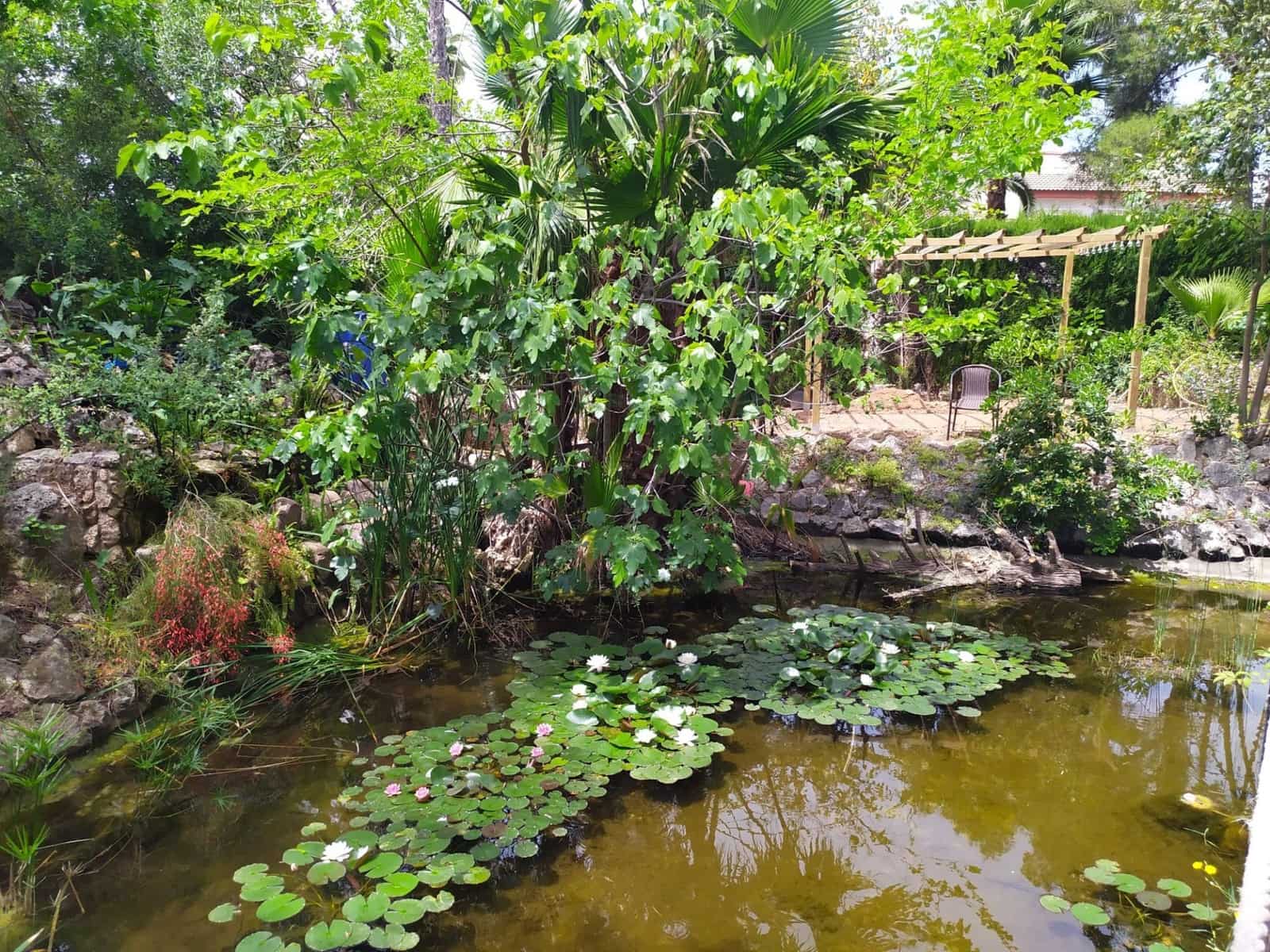 9 bedroom Villa for sale in Serra with pool garage - € 449,000 (Ref: 9433054)