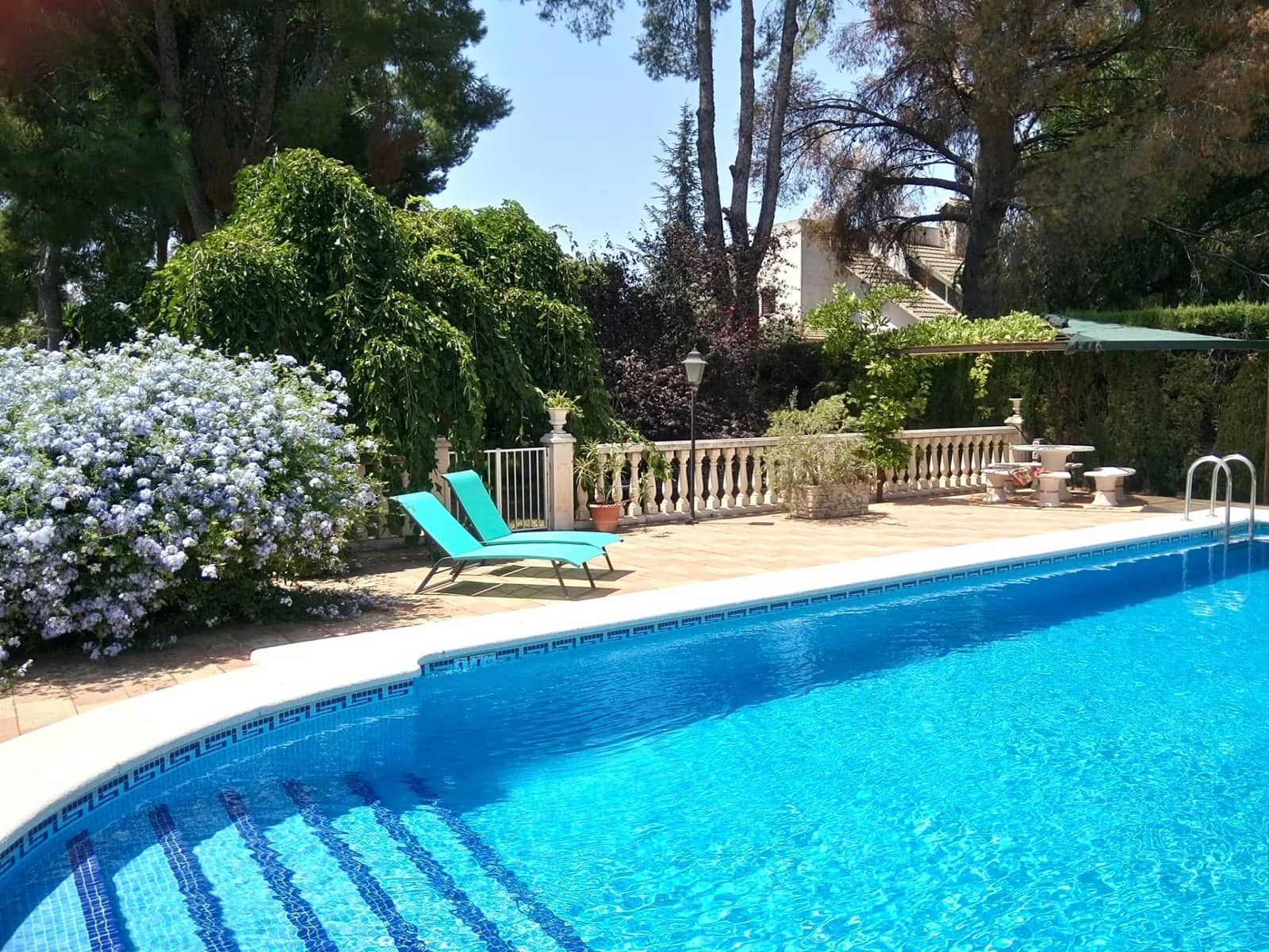 9 bedroom Villa for sale in Serra with pool garage - € 449,000 (Ref: 9433054)