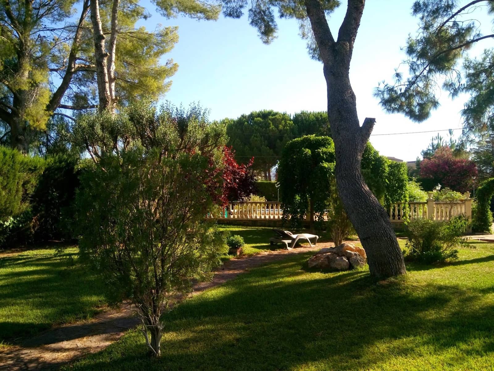 9 bedroom Villa for sale in Serra with pool garage - € 449,000 (Ref: 9433054)