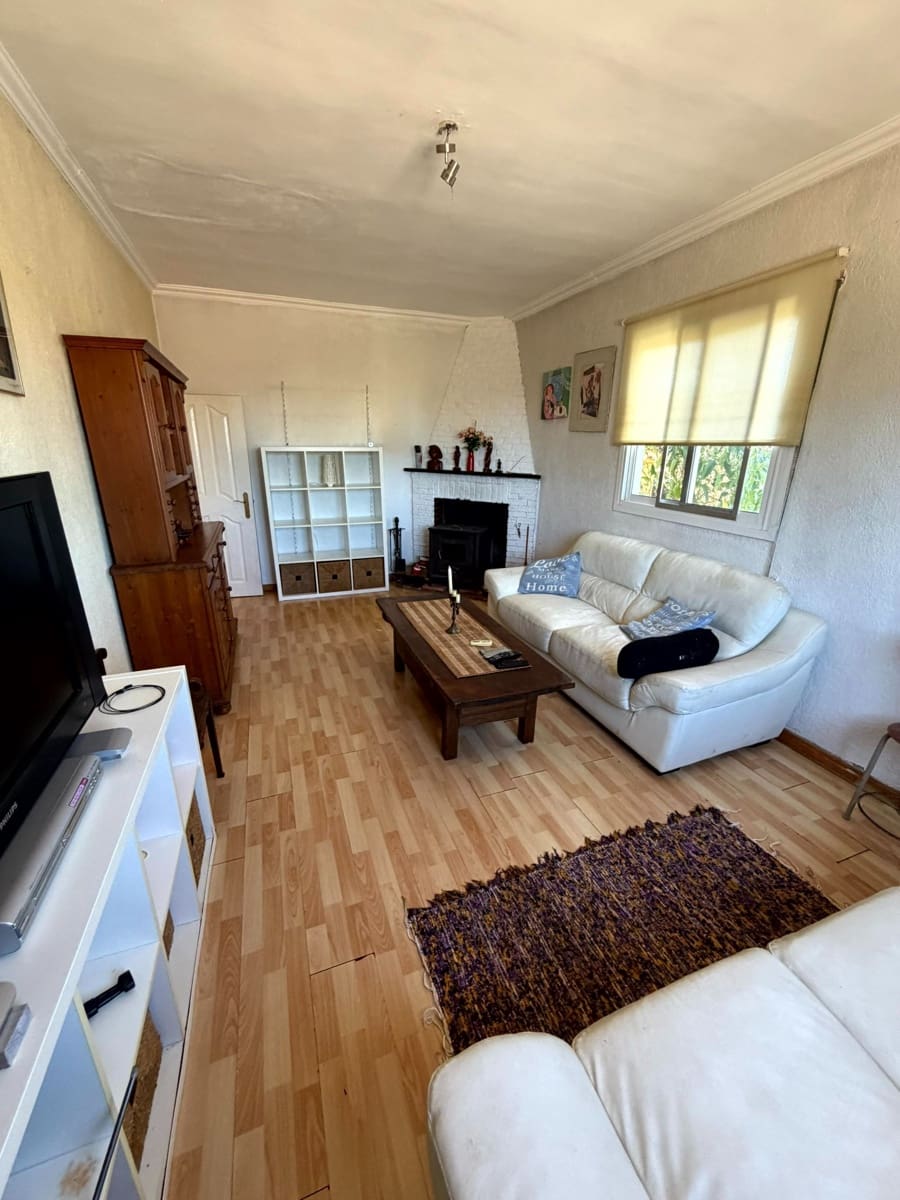 3 bedroom Villa for sale in Pedralba with pool garage - € 210,000 (Ref: 9711075)