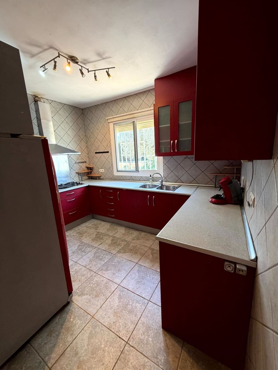 3 bedroom Villa for sale in Pedralba with pool garage - € 210,000 (Ref: 9711075)