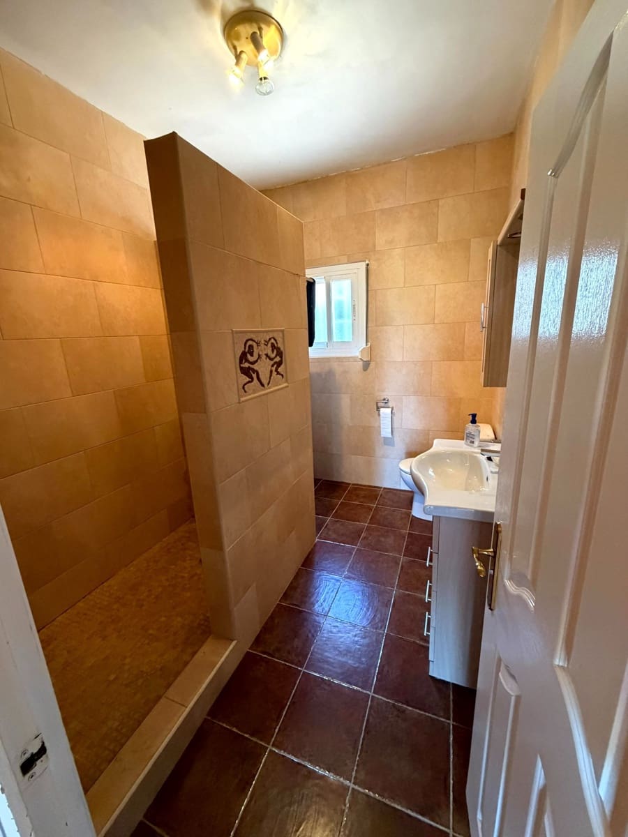 3 bedroom Villa for sale in Pedralba with pool garage - € 210,000 (Ref: 9711075)