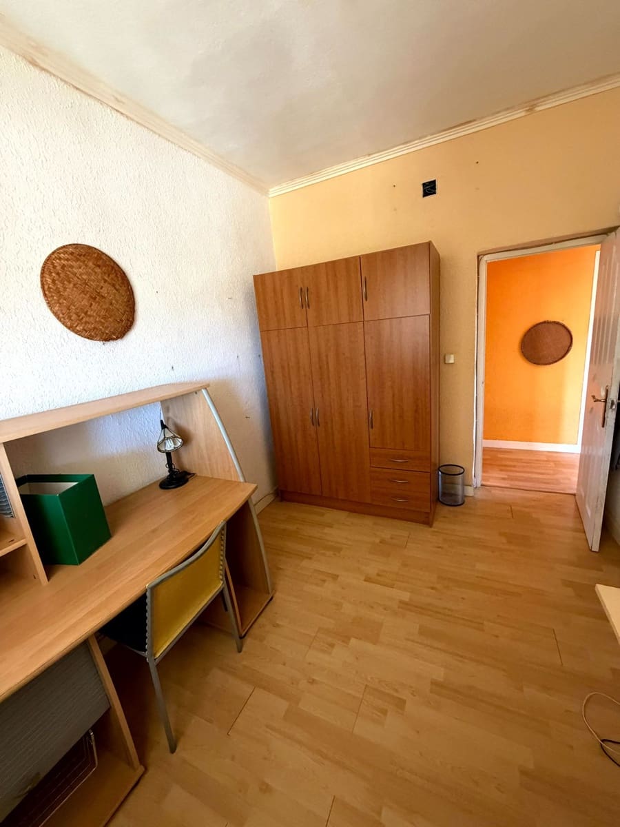 3 bedroom Villa for sale in Pedralba with pool garage - € 210,000 (Ref: 9711075)