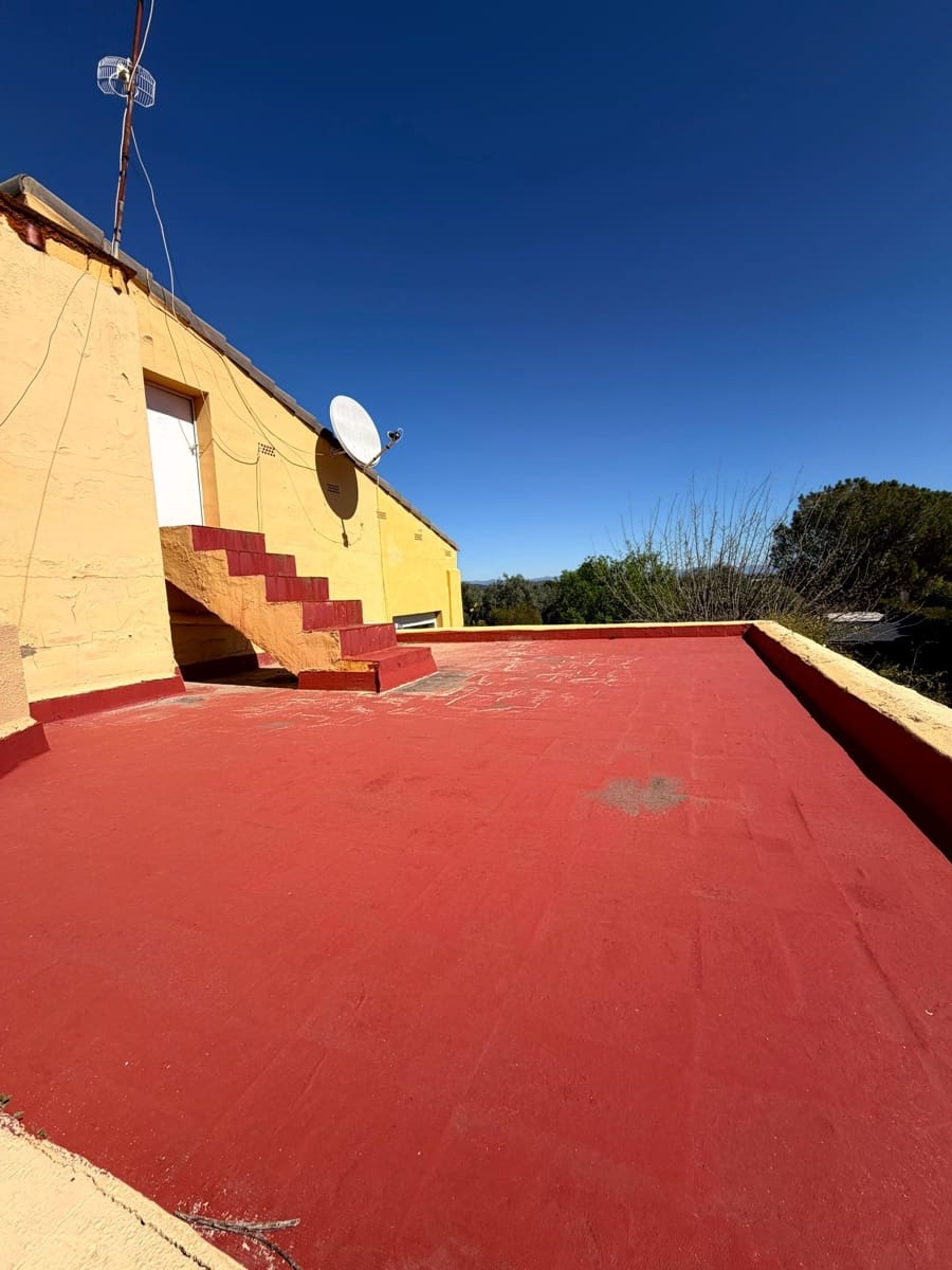 3 bedroom Villa for sale in Pedralba with pool garage - € 210,000 (Ref: 9711075)