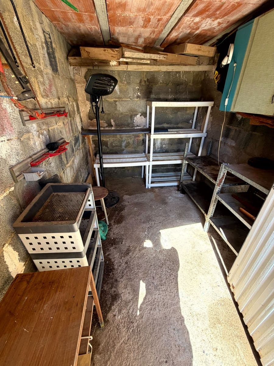 3 bedroom Villa for sale in Pedralba with pool garage - € 210,000 (Ref: 9711075)