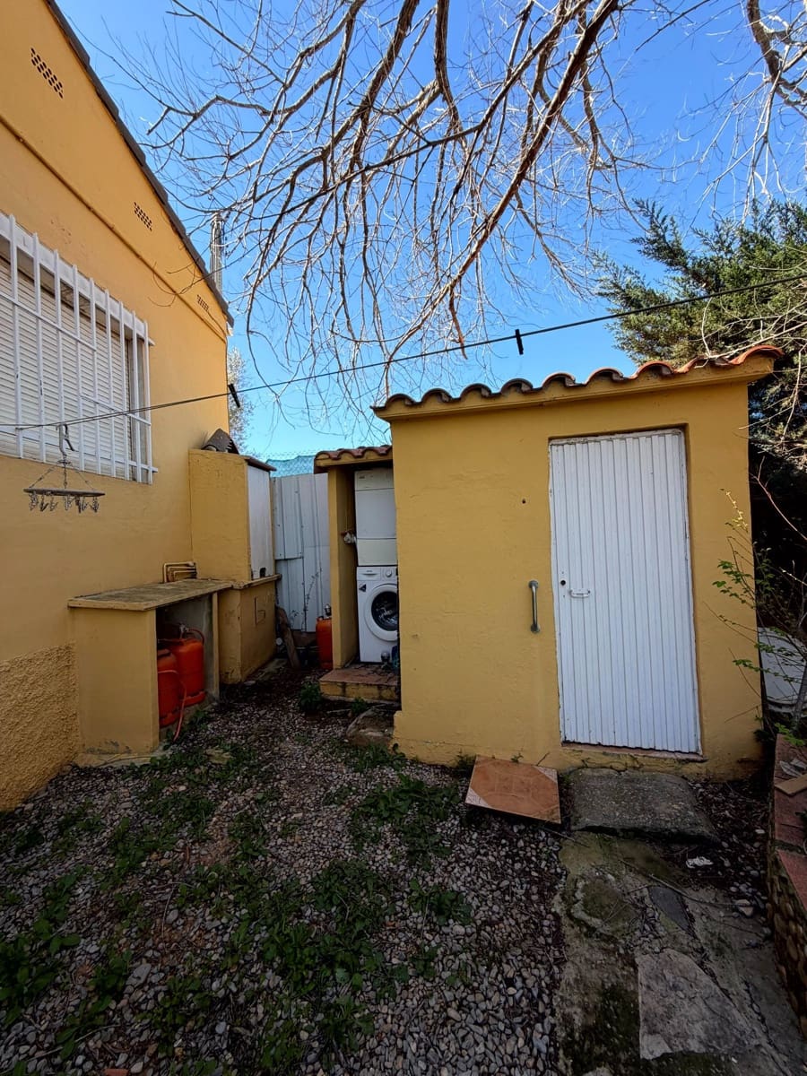 3 bedroom Villa for sale in Pedralba with pool garage - € 210,000 (Ref: 9711075)