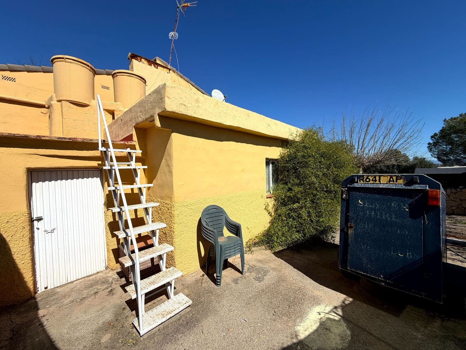 3 bedroom Villa for sale in Pedralba with pool garage - € 210,000 (Ref: 9711075)