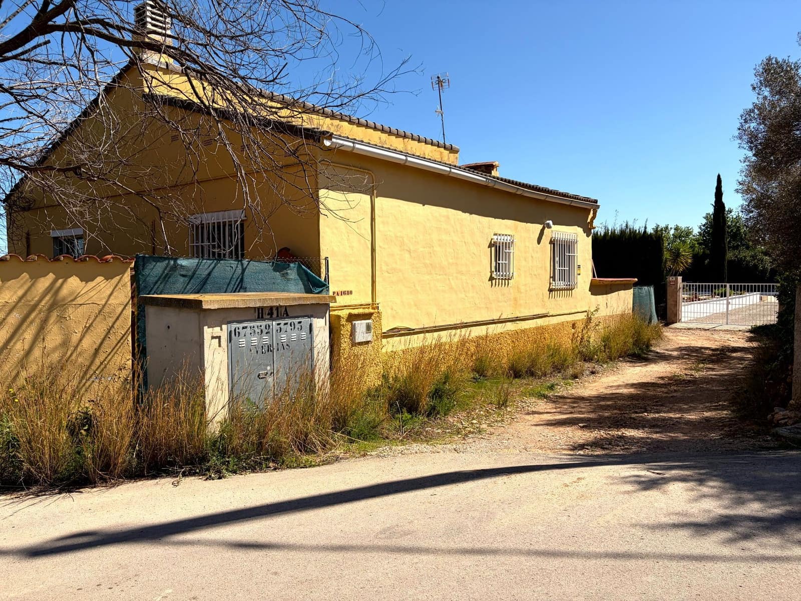 3 bedroom Villa for sale in Pedralba with pool garage - € 210,000 (Ref: 9711075)