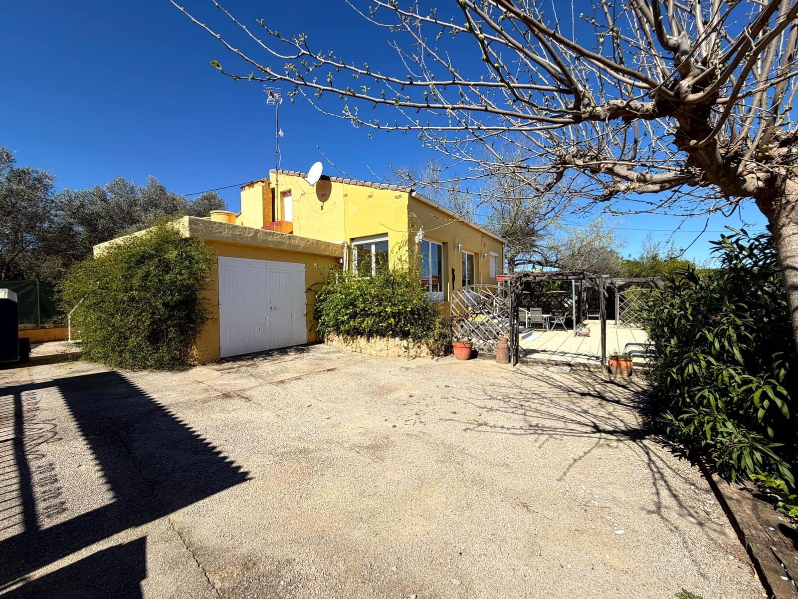 3 bedroom Villa for sale in Pedralba with pool garage - € 210,000 (Ref: 9711075)