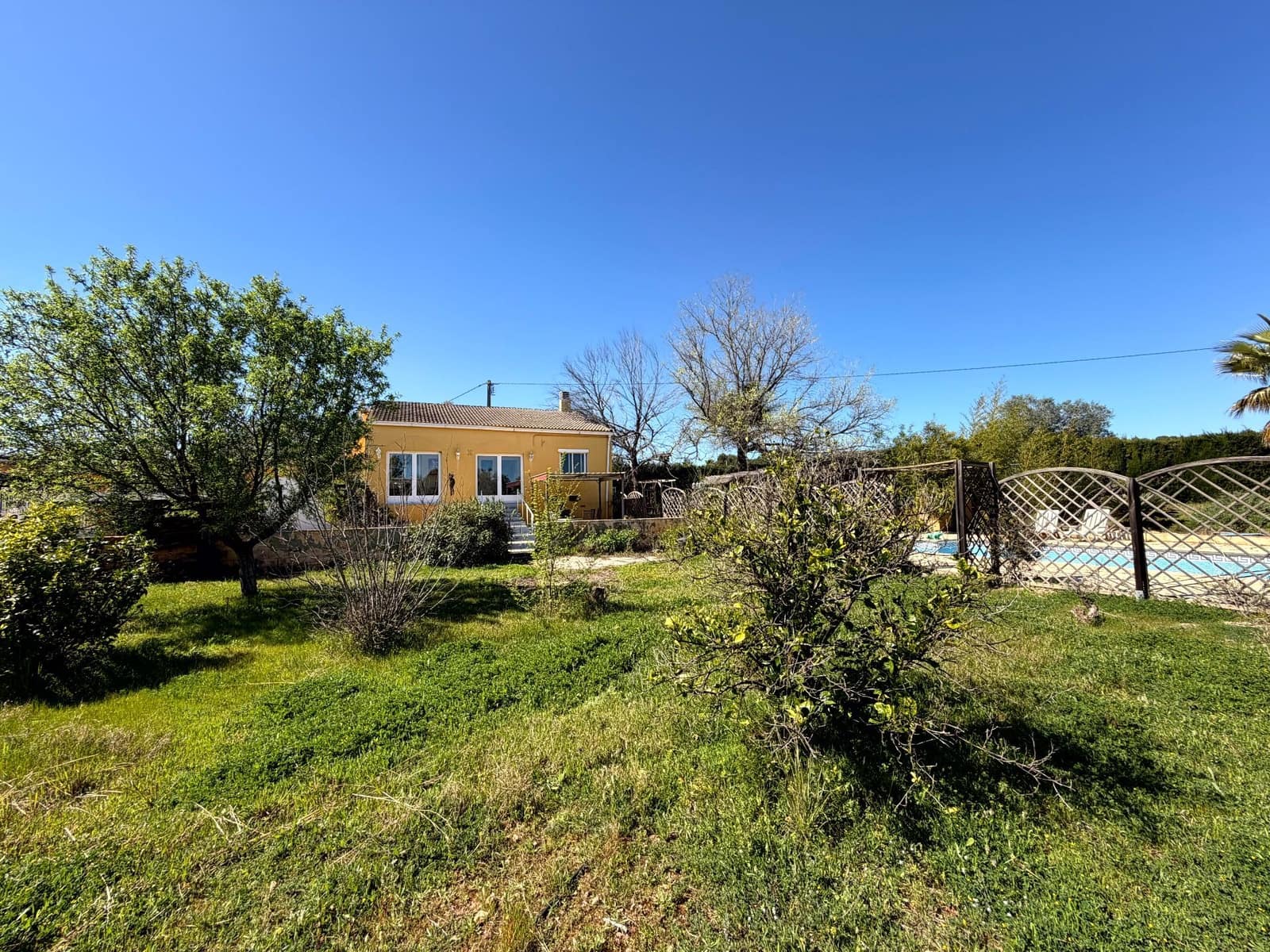 3 bedroom Villa for sale in Pedralba with pool garage - € 210,000 (Ref: 9711075)