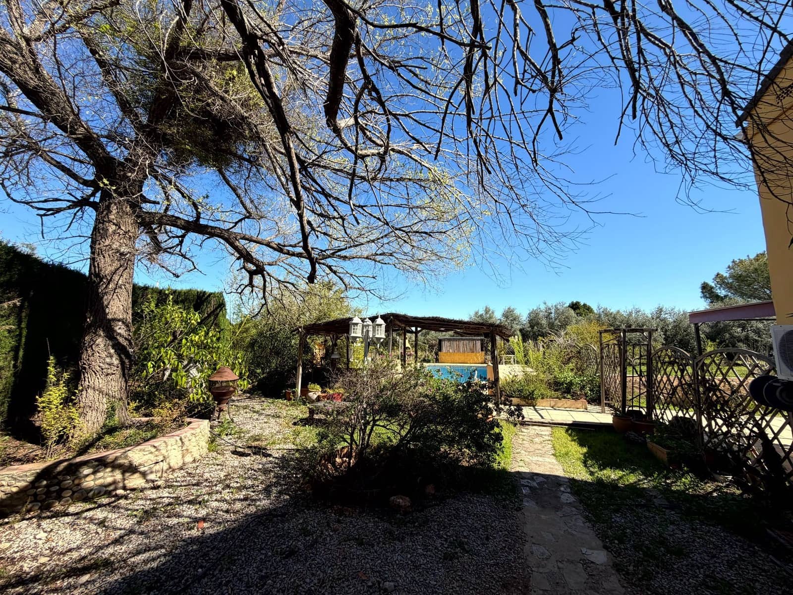 3 bedroom Villa for sale in Pedralba with pool garage - € 210,000 (Ref: 9711075)