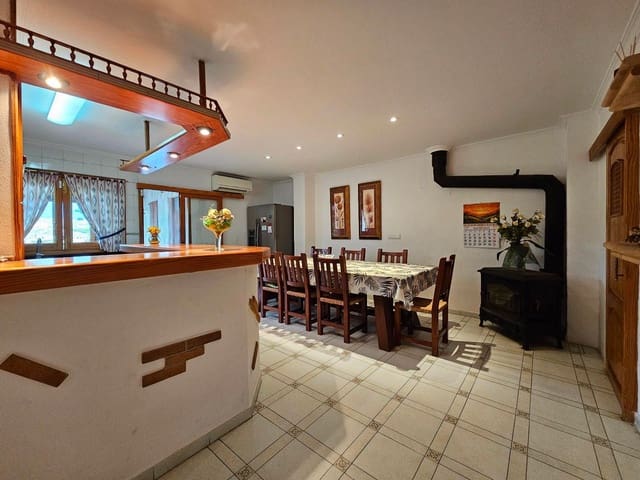 5 bedroom Villa for sale in Campanet with pool garage - € 850,000 (Ref: 9352089)