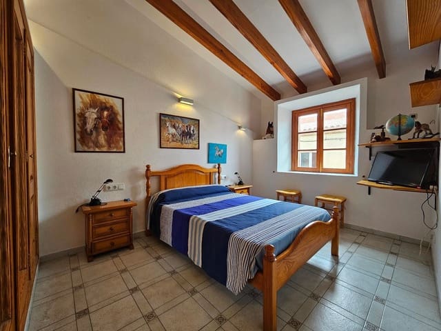 5 bedroom Villa for sale in Campanet with pool garage - € 850,000 (Ref: 9352089)