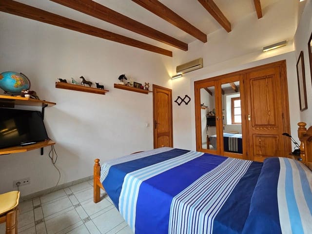 5 bedroom Villa for sale in Campanet with pool garage - € 850,000 (Ref: 9352089)